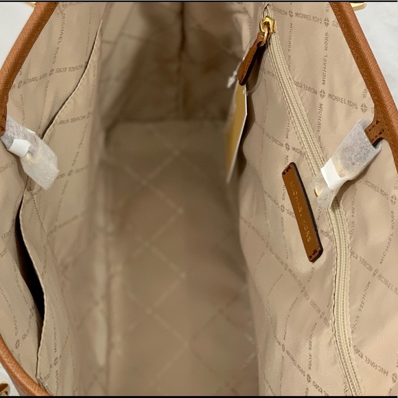 💕NWT! Michael Kors Carryall Tote - Picture 6 of 7
